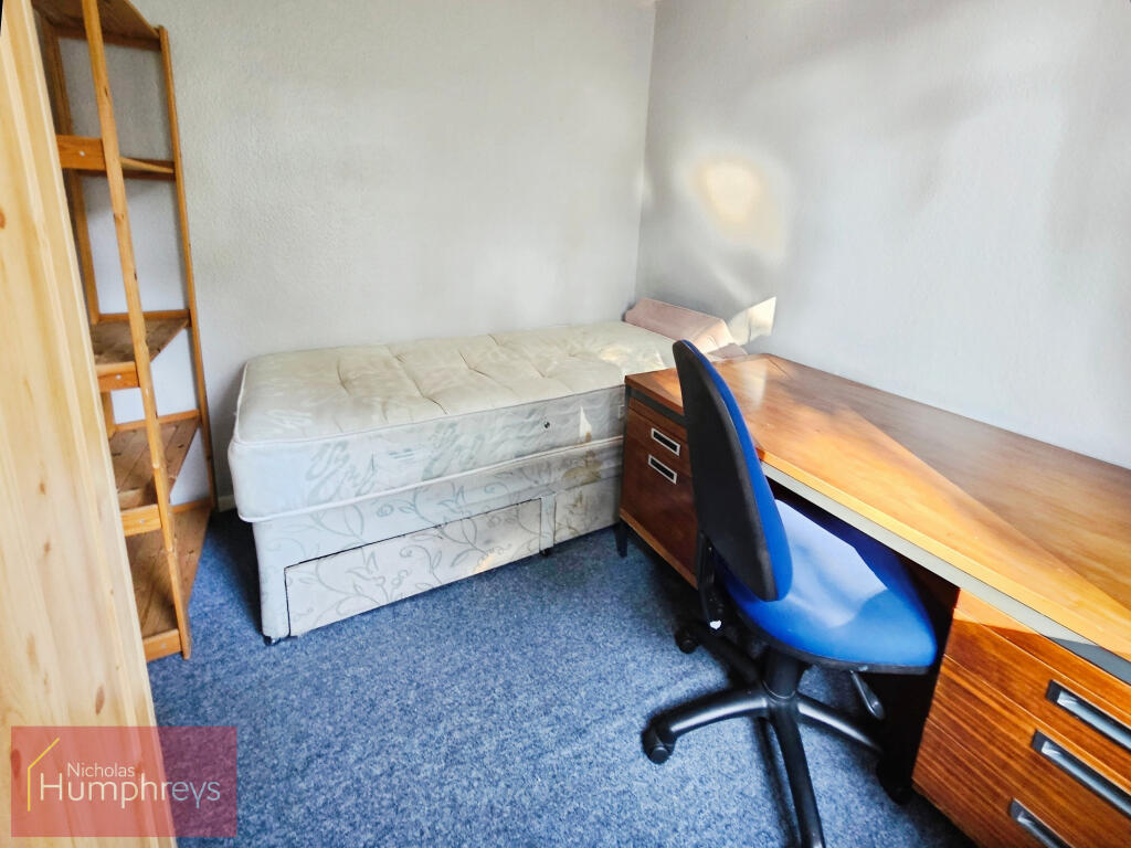 Compact single room to let in Hatfield for professionals