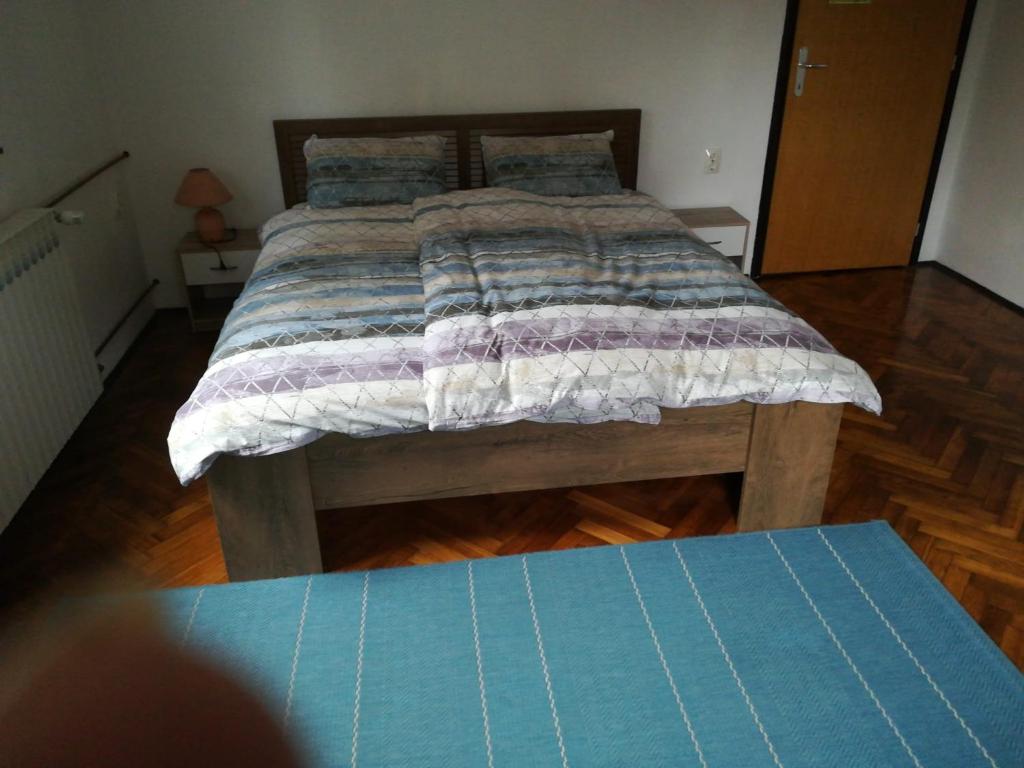 Bright single room to let