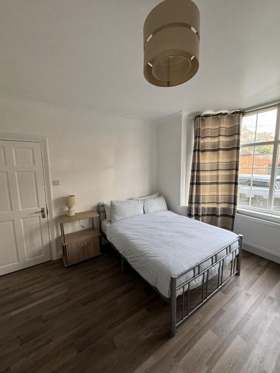 Bright double room near UoH